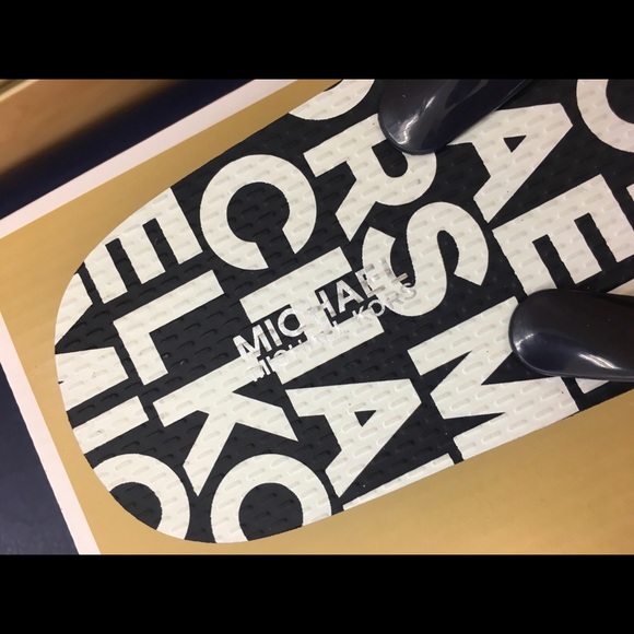 💙Michael Kors Navy Thong Flips💙🩴🩴 - Picture 4 of 5